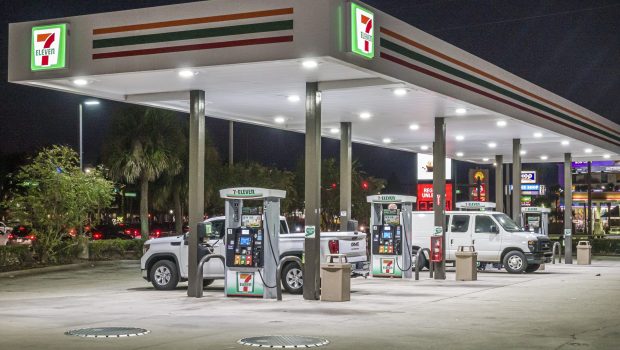 Orlando, Florida, South Apopka Vineland Road, 7 Eleven gas station at night. (Photo by: Jeffrey Greenberg/UCG/Universal Images Group via Getty Images)