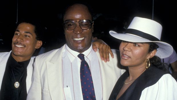 John Amos, wife Noel Amos and son Kelly Amos attend the premiere of "Coming To America" on June 26, 1988 at Mann Chinese Theater in Hollywood, California. (Photo by Ron Galella, Ltd./Ron Galella Collection via Getty Images)