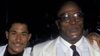 HOLLYWOOD, CA - JUNE 26: John Amos, wife Noel Amos and son Kelly Amos attend the premiere of "Coming To America" on June 26, 1988 at Mann Chinese Theater in Hollywood, California. (Photo by Ron Galella, Ltd./Ron Galella Collection via Getty Images)