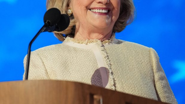 Famous Birthday - Celebrity Hillary Clinton born October 26