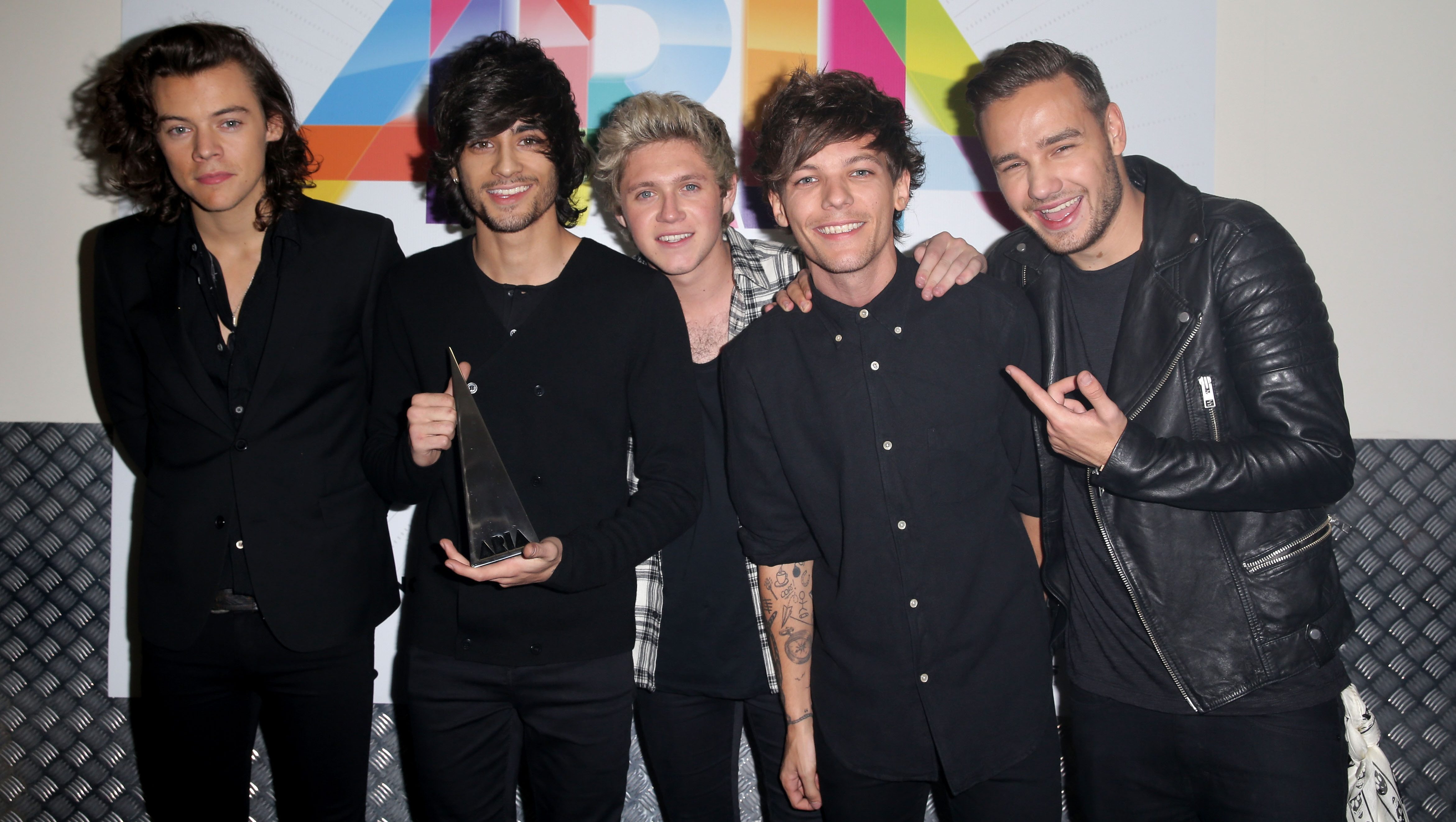 SYDNEY, AUSTRALIA - NOVEMBER 26:  (EXCLUSIVE COVERAGE) One Direction (L-R) Harry Styles, Zayn Malik, Niall Horan, Louis Tomlinson and Liam Payne pose for a portrait backstage during the 28th Annual ARIA Awards 2014 at the Star on November 26, 2014 in Sydney, Australia.  (Photo by Mark Metcalfe/WireImage)