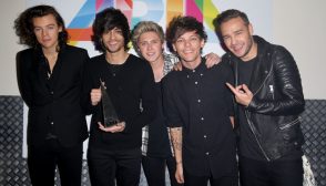 SYDNEY, AUSTRALIA - NOVEMBER 26:  (EXCLUSIVE COVERAGE) One Direction (L-R) Harry Styles, Zayn Malik, Niall Horan, Louis Tomlinson and Liam Payne pose for a portrait backstage during the 28th Annual ARIA Awards 2014 at the Star on November 26, 2014 in Sydney, Australia.  (Photo by Mark Metcalfe/WireImage)