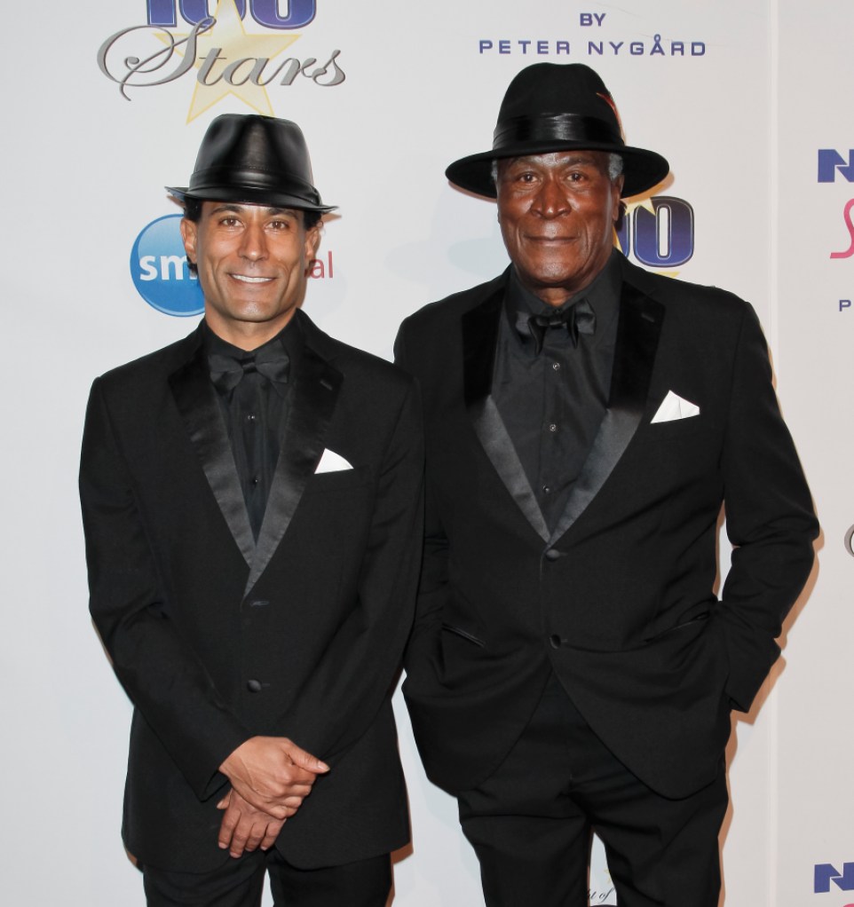 BEVERLY HILLS, CA - 22 DE FEBRERO: (LR) KC Amos y John Amos asisten a la 25ª noche anual de Norby Walters de la gala de visualización de los Oscar de 100 estrellas en el Beverly Hilton Hotel el 22 de febrero de 2015 en Beverly Hills, California. (Foto de Tibrina Hobson/WireImage)