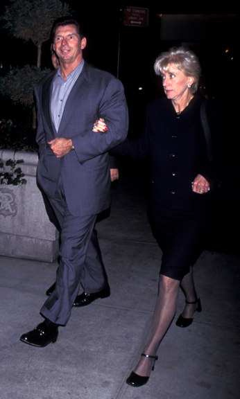 Linda McMahon y Vince McMahon Entonces y ahora: Fotos del Museo Americano de la Gala de Imagen Moving el 6 de octubre de 1999