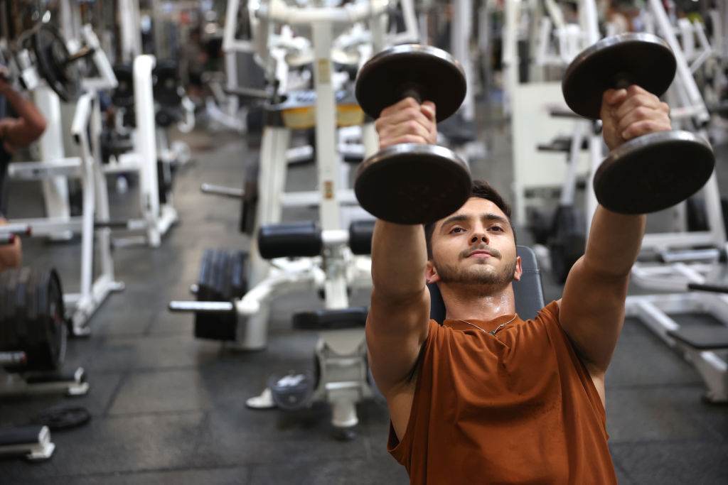 SAN FRANCISCO, CALIFORNIA - OCTOBER 15: Gabriel Carvalho works out without a face mask at the Fitness SF gym on October 15, 2021 in San Francisco, California. The City and County of San Francisco began relaxing indoor masks today allowing groups of up to 100 people who are vaccinated to go without masks in gyms, religious gatherings, college classrooms and offices. (Photo by Justin Sullivan/Getty Images)