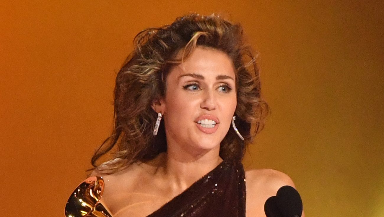 Celebrities Allegedly Leaving the Country Amid Trump’s Presidency: Photos Celebrities Allegedly Leaving the Country Amid Trump’s Presidency: Photos