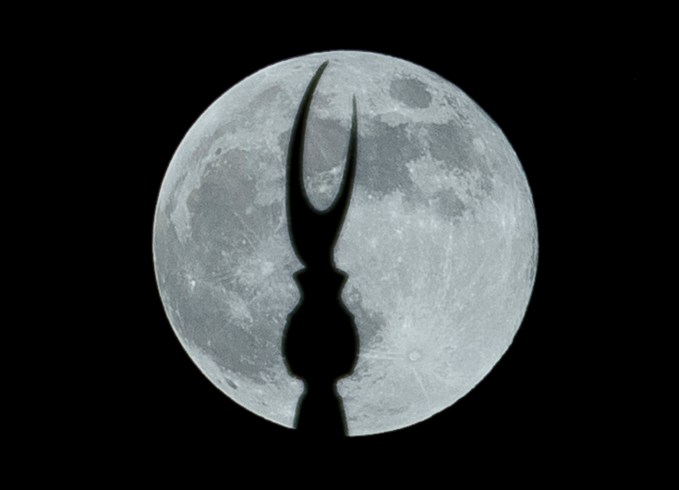 Hunter’s Moon in Qatar