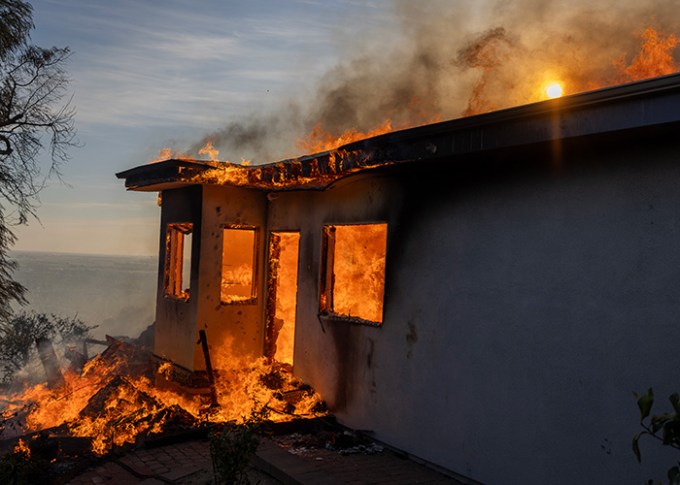 The Mountain Fire Exploded to Thousands of Acres