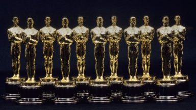  A view of 11 Oscars statues lined up next to each other in 1990 in Los Angeles, California. (Photo by Santi Visalli/Getty Images)