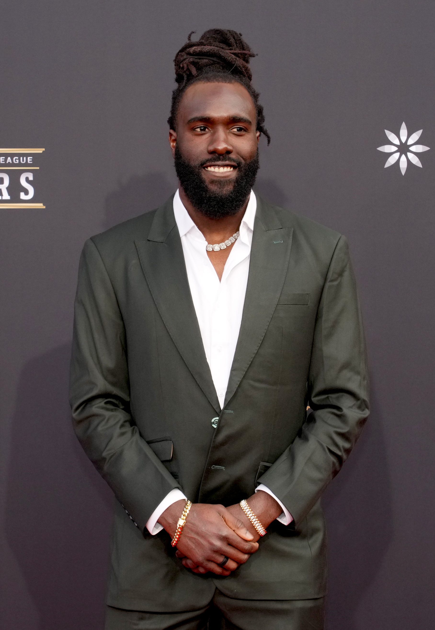 Is De'Vondre Campbell Getting Fired From the 49ers? His Contract