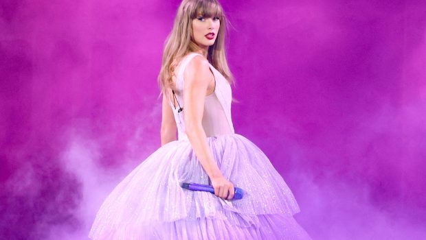 Taylor Swift's Hottest Performance Looks: Photos of the Singer Onstage