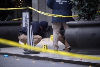 NEW YORK, NEW YORK - DECEMBER 04: Police place bullet casing markers outside of a Hilton Hotel in Midtown Manhattan where United Healthcare CEO Brian Thompson was fatally shot on December 04, 2024 in New York City. Brian Thompson was shot and killed before 7:00 AM this morning outside the Hilton Hotel, just before he was set to attend the company's annual investors' meeting. (Photo by Spencer Platt/Getty Images)