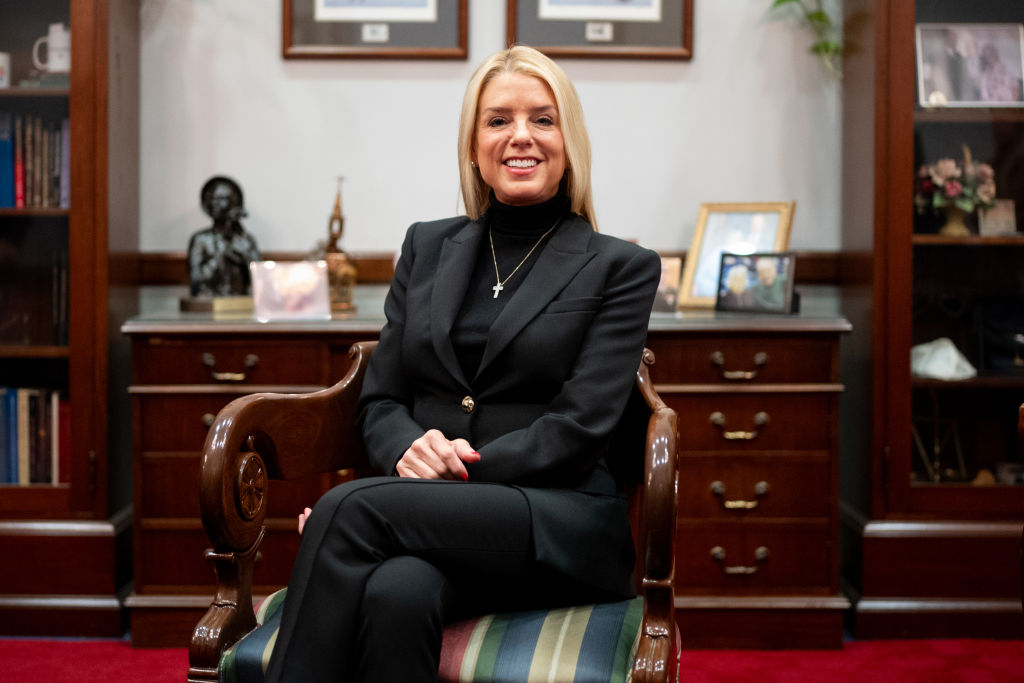 Πόσο χρονών είναι ο Pam Bondi; Η ηλικία του Γενικού Εισαγγελέα της Φλόριντα τώρα τώρα