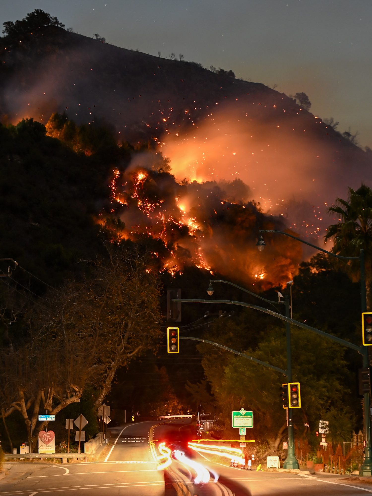 LOS ANGELES, CALIFORNIA - JANUARY 9: A view of flames at the mountain as seen from Topanga Canyon near Pacific Palisades in Topanga, Los Angeles, California, United States on January 9, 2025. A fast-moving wildfire has forced 180,000 people to evacuate, with officials warning that worsening winds could further escalate the blaze. (Photo by Tayfun Coskun/Anadolu via Getty Images)