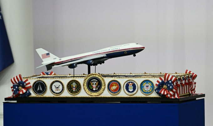 Air Force One Cake