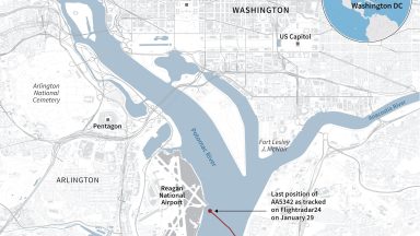 Map showing the final moments of an American Airlines passenger plane just before it collided mid-air with a military helicopter and crashed into the Potomac River in Washington DC on Wednesday January 29 (Photo by John SAEKI / AFP)