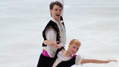 Kecelakaan Pesawat DC: Tentang Sosok Skaters Evgenia Shishkova & Vadim Naumov