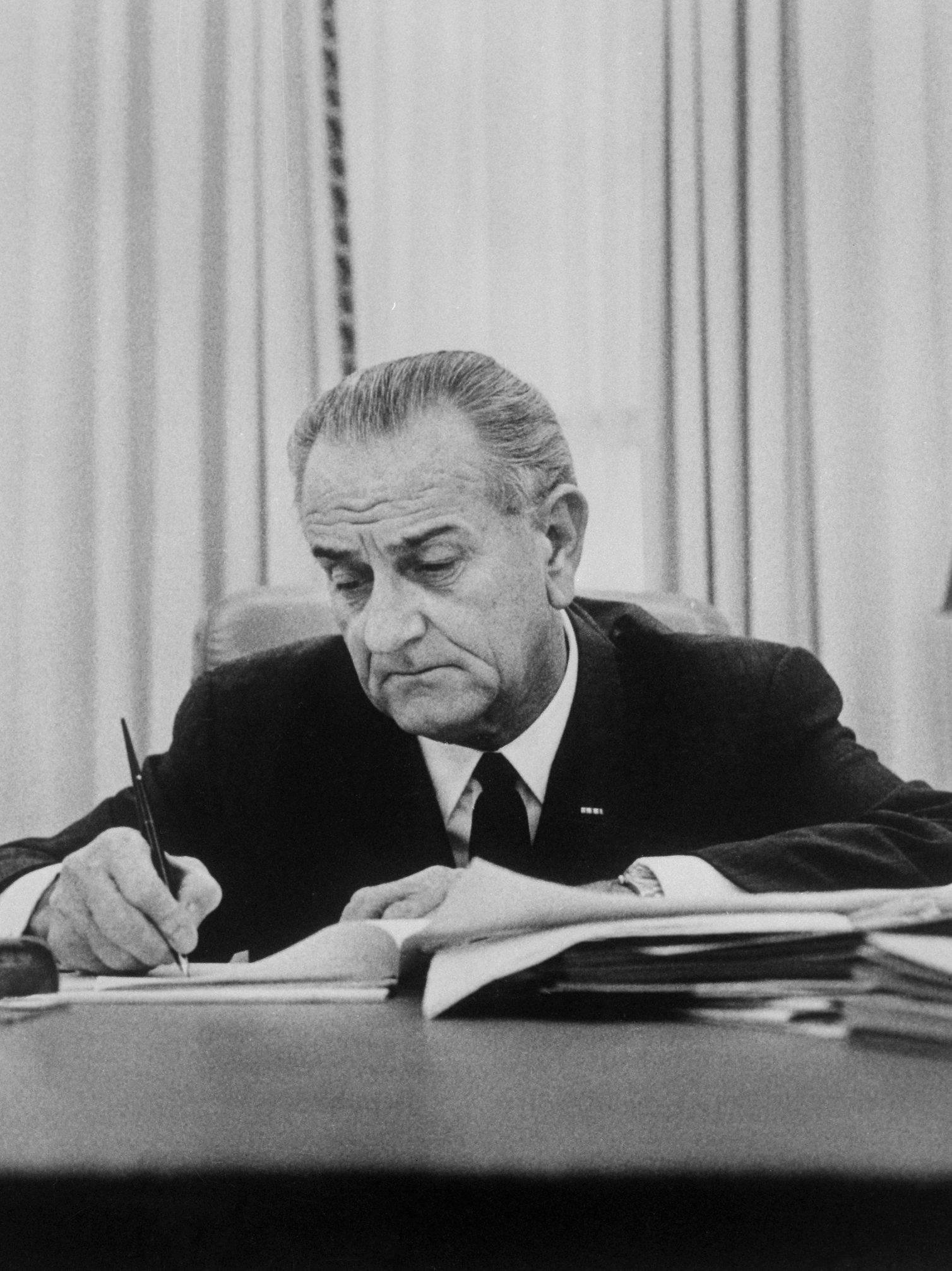 (Original Caption) The White House released this photo 1/25 of President Johnson signing the Executive Order ordering certain units of the Ready Reserve of the Naval Reserve Air Force Reserve and Air National Guard of the U.S. to active duty.