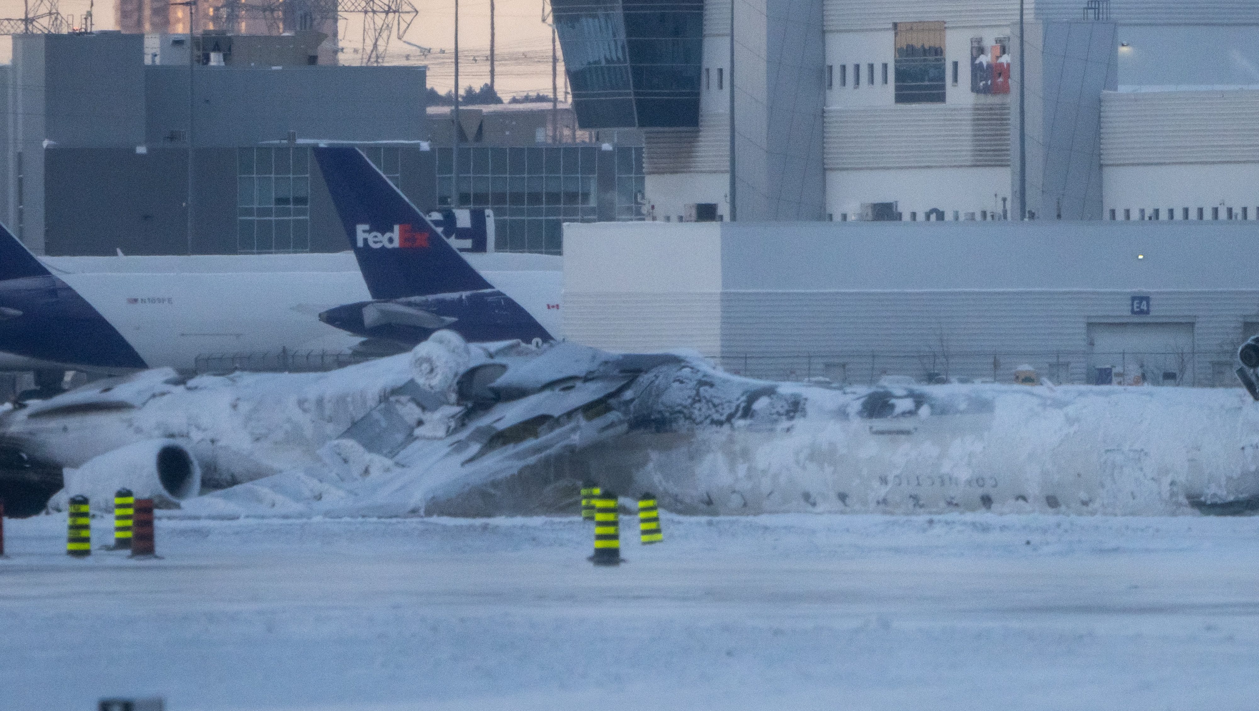 Has a Plane Ever Crashed Upside Down Before the Toronto Delta Flight? – Hollywood Life Has a Plane Ever Crashed Upside Down Before the Toronto Delta Flight? – Hollywood Life