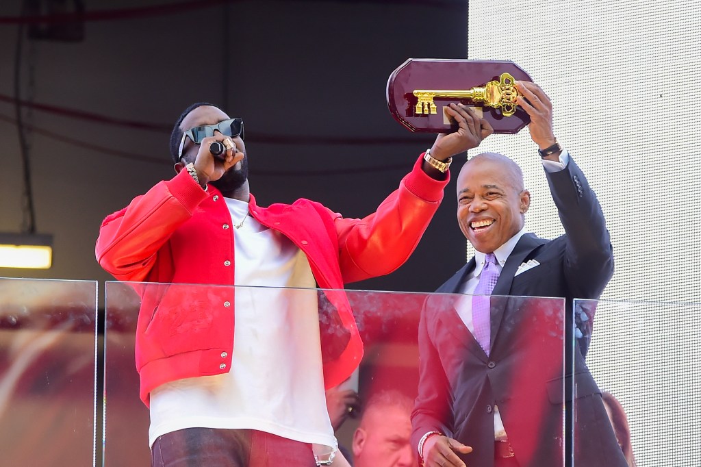 NEW YORK, NEW YORK - SEPTEMBER 15: SEPTEMBER 15: Sean "Diddy" Combs (L) is seen receiving the Key to the City from Mayor Eric Adams  in Times Square on September September 15, 2023 in New York City. (Photo by Raymond Hall/GC Images )