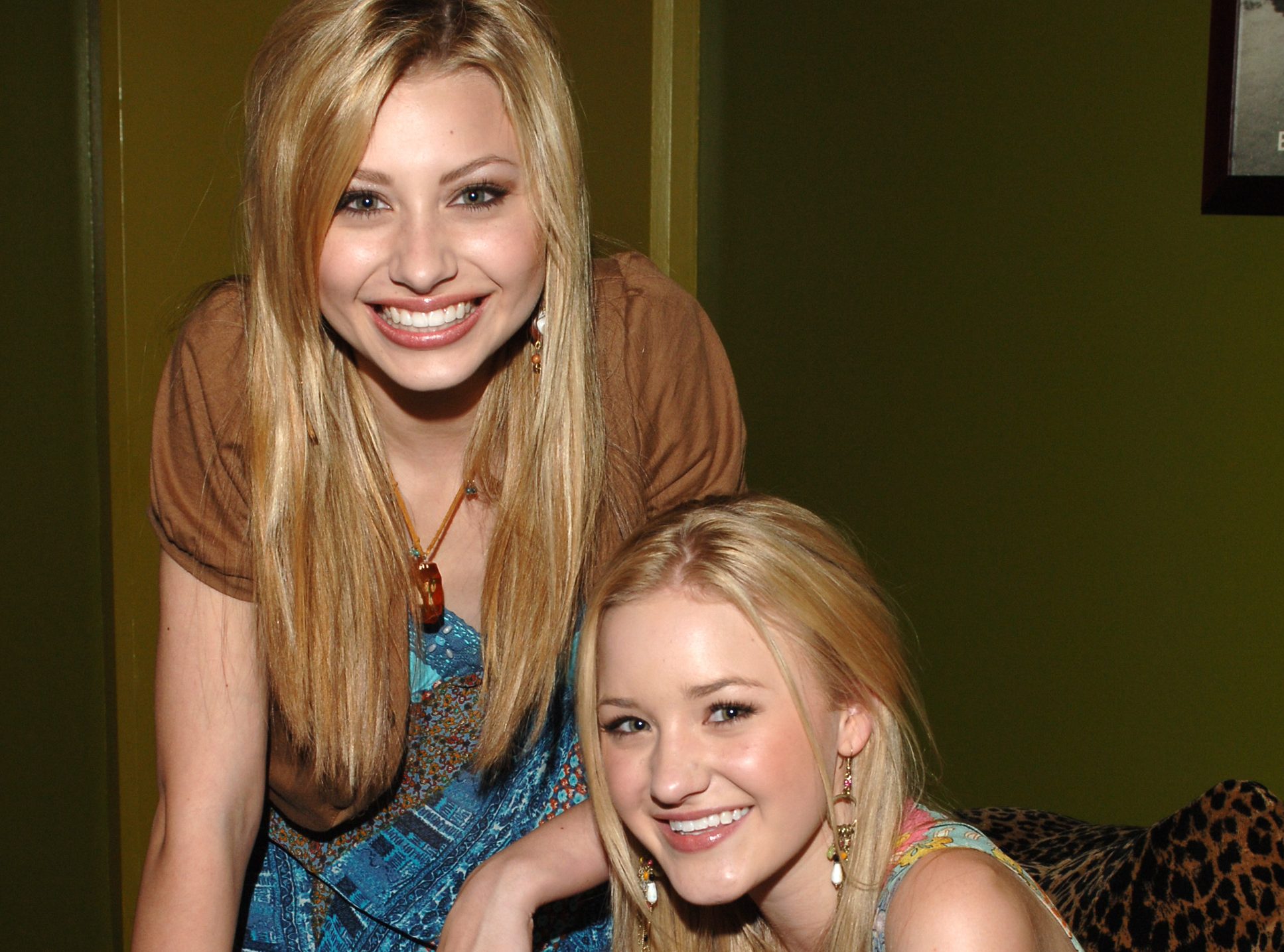 Aly & AJ Michalka: Photos of the Iconic Sister Duo Aly & AJ Michalka: Photos of the Iconic Sister Duo