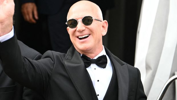 Jeff Bezos & Lauren Sanchez's Wedding Photos: See Pics