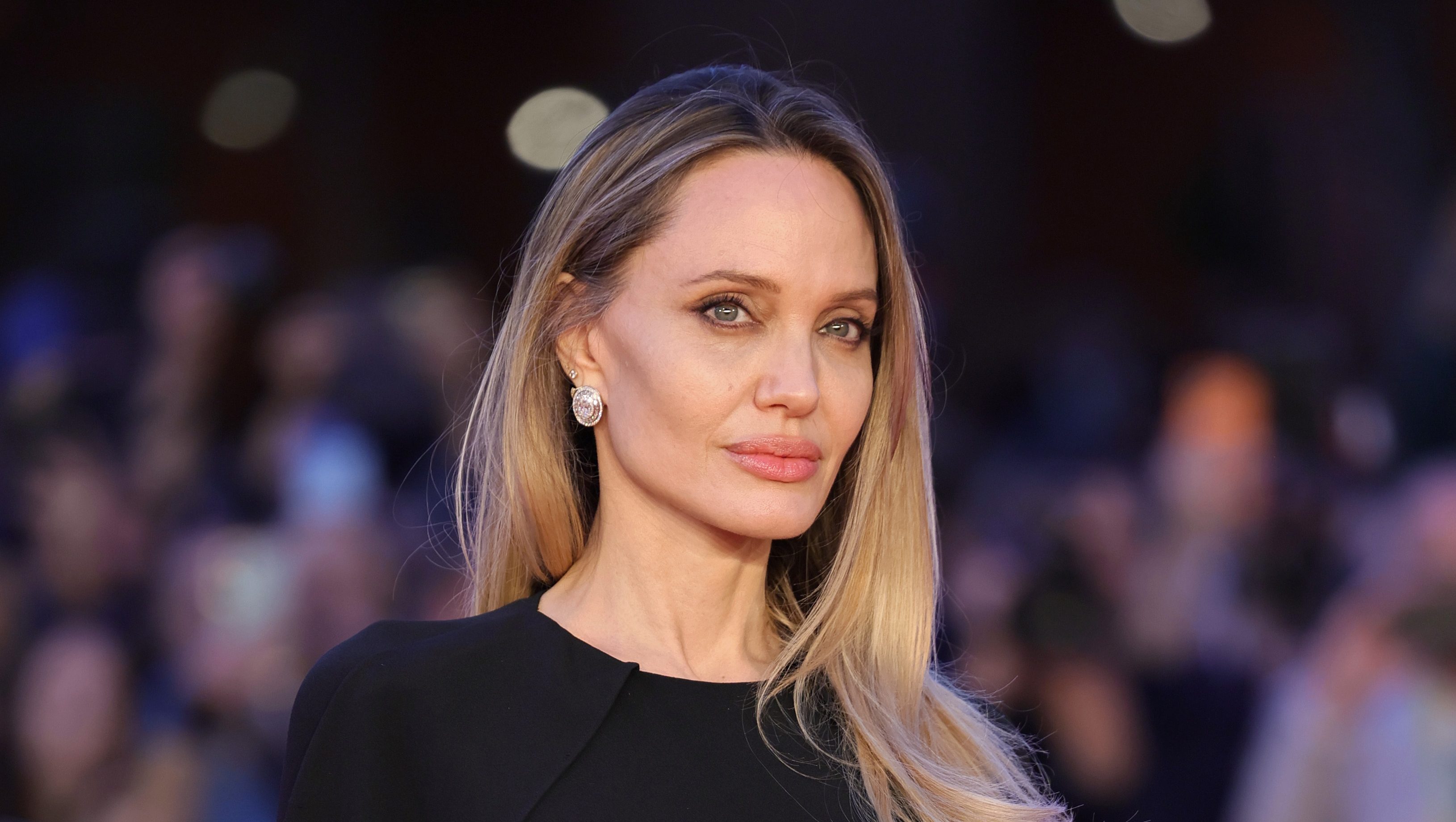 Celebrities Who Left or Are Leaving the Country After Trump Won: Photos