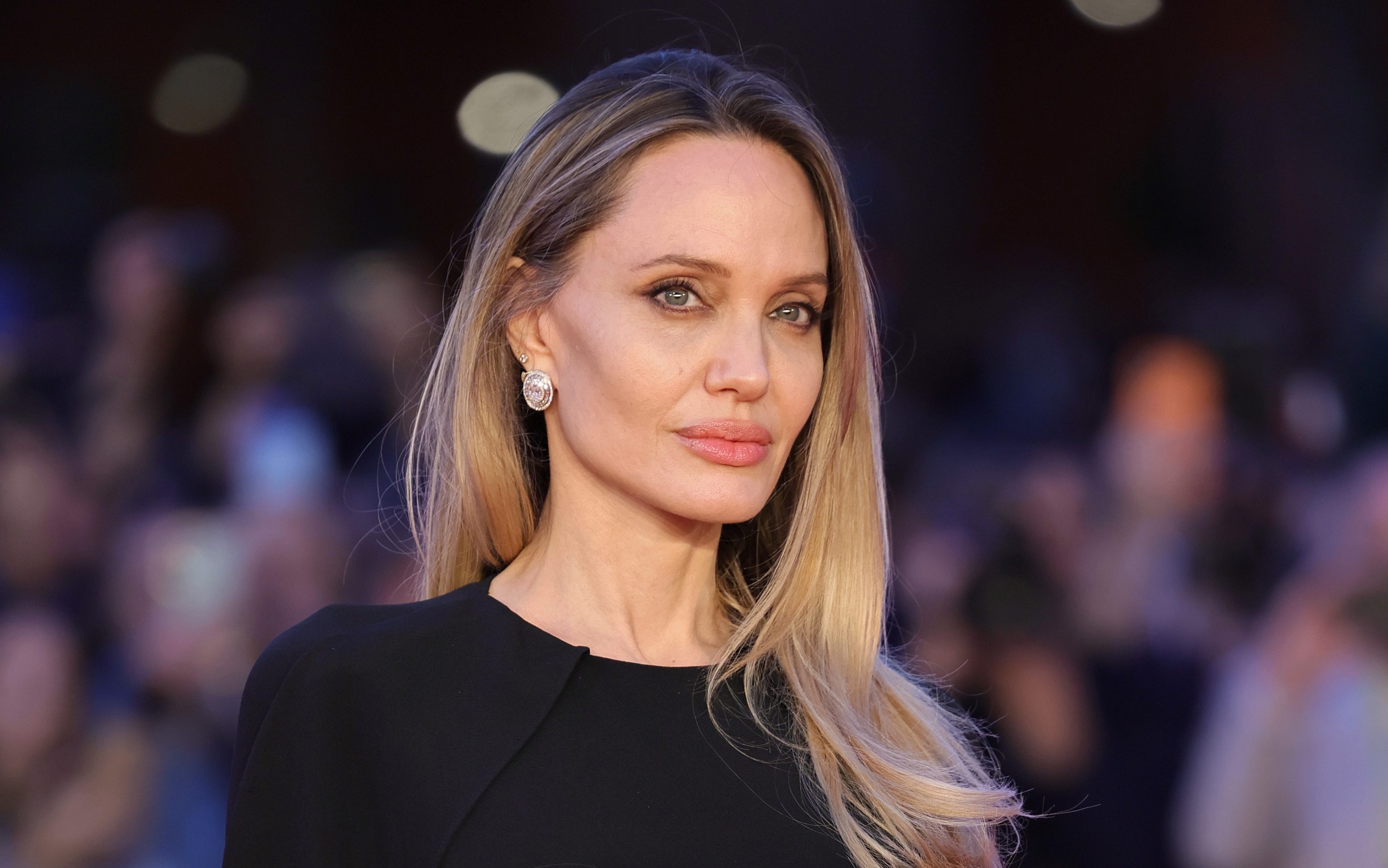 Celebrities Who Left or Are Leaving the Country After Trump Won: Photos