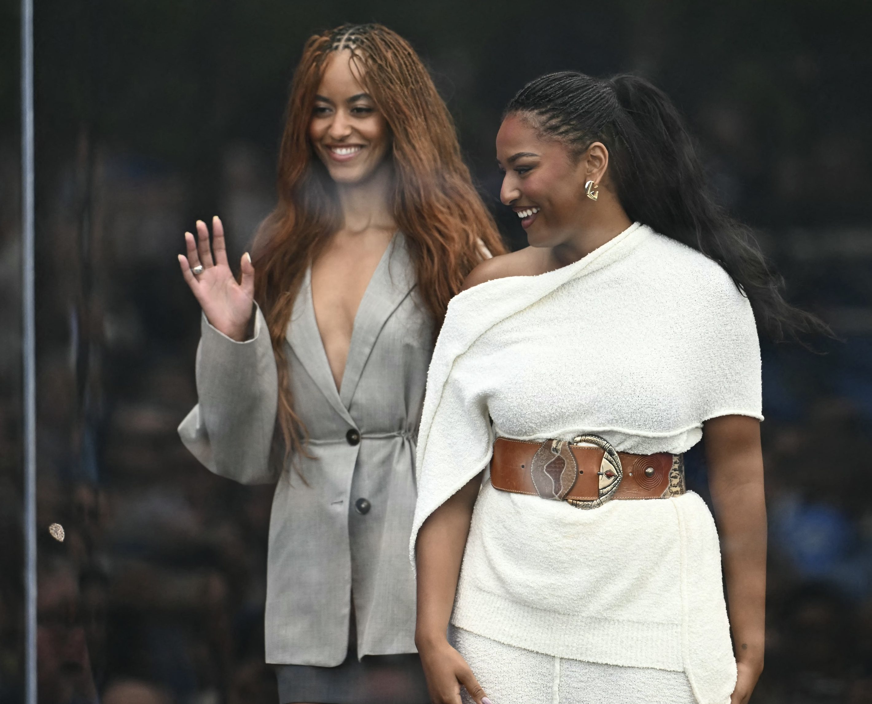 Barack & Michelle Obama With Daughters Sasha & Malia: Photos of the Former First Family