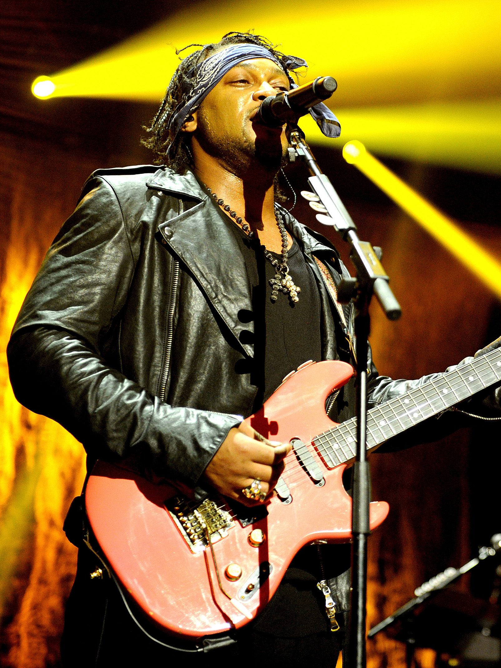 How Many Kids Did D'Angelo Have? Meet His Children With Angie Stone, & More