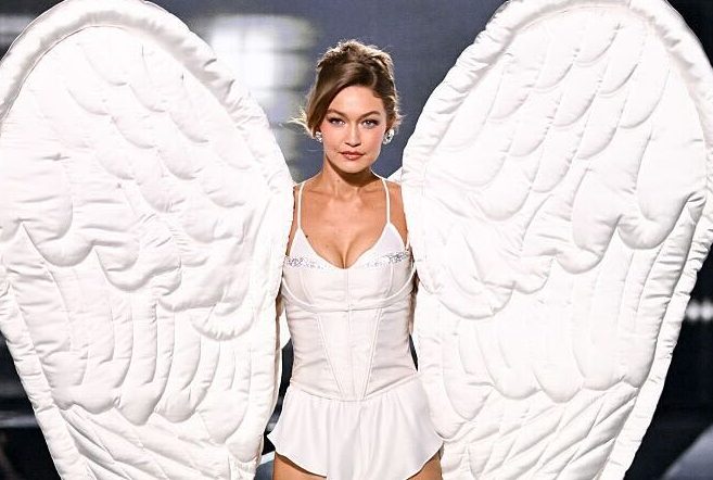 Victoria's Secret Fashion Show 2025: Photos From the Runway