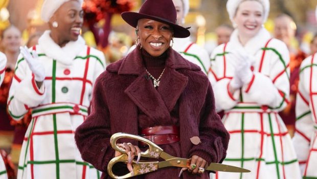 Macy's Thanksgiving Day Parade 2025 Photos: Celebrity Pictures