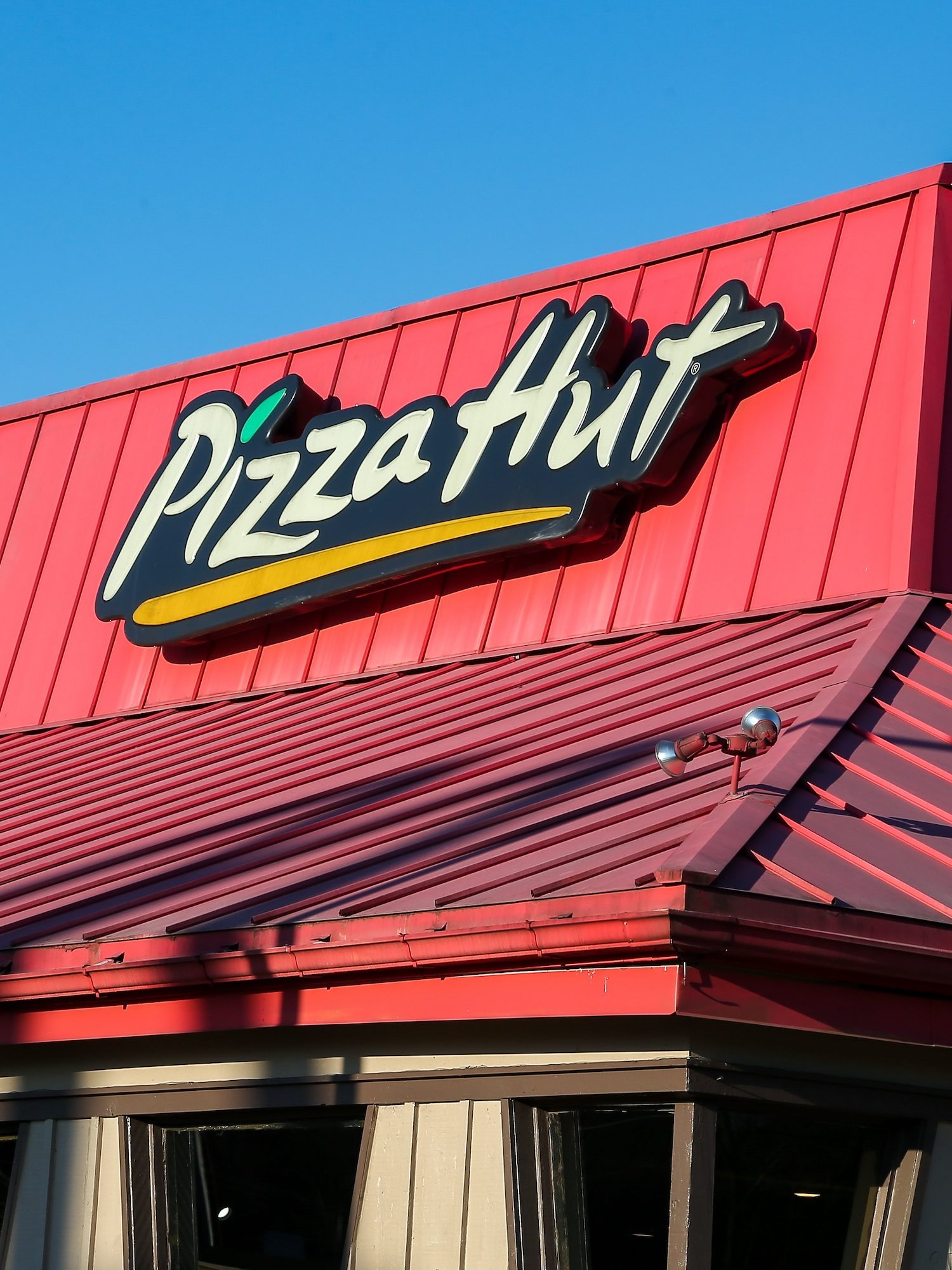 Is Pizza Hut Closing? Find Out How Many Stores the Chain Is Shutting Down