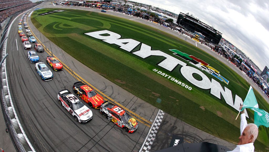 Hoe laat is Daytona 500? Hier is de nieuwe starttijd – Hollywood Life