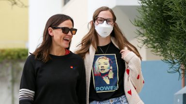 Why Violet Affleck Wears a Mask: What She Has Said About It Why Violet Affleck Wears a Mask: What She Has Said About It