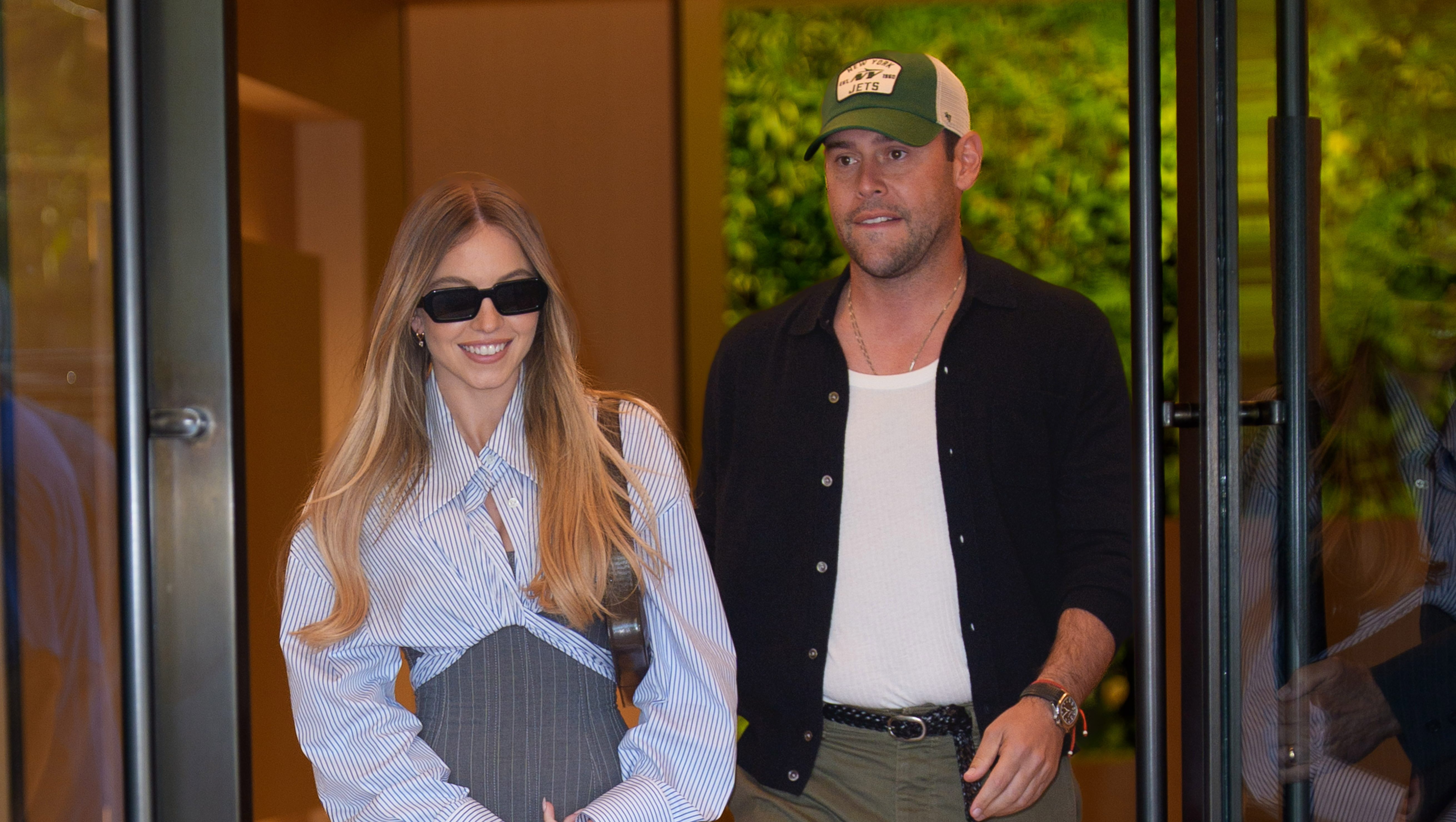 Sydney Sweeney & Scooter Braun’s Australian PDA Clip Isn’t What You Think It Is