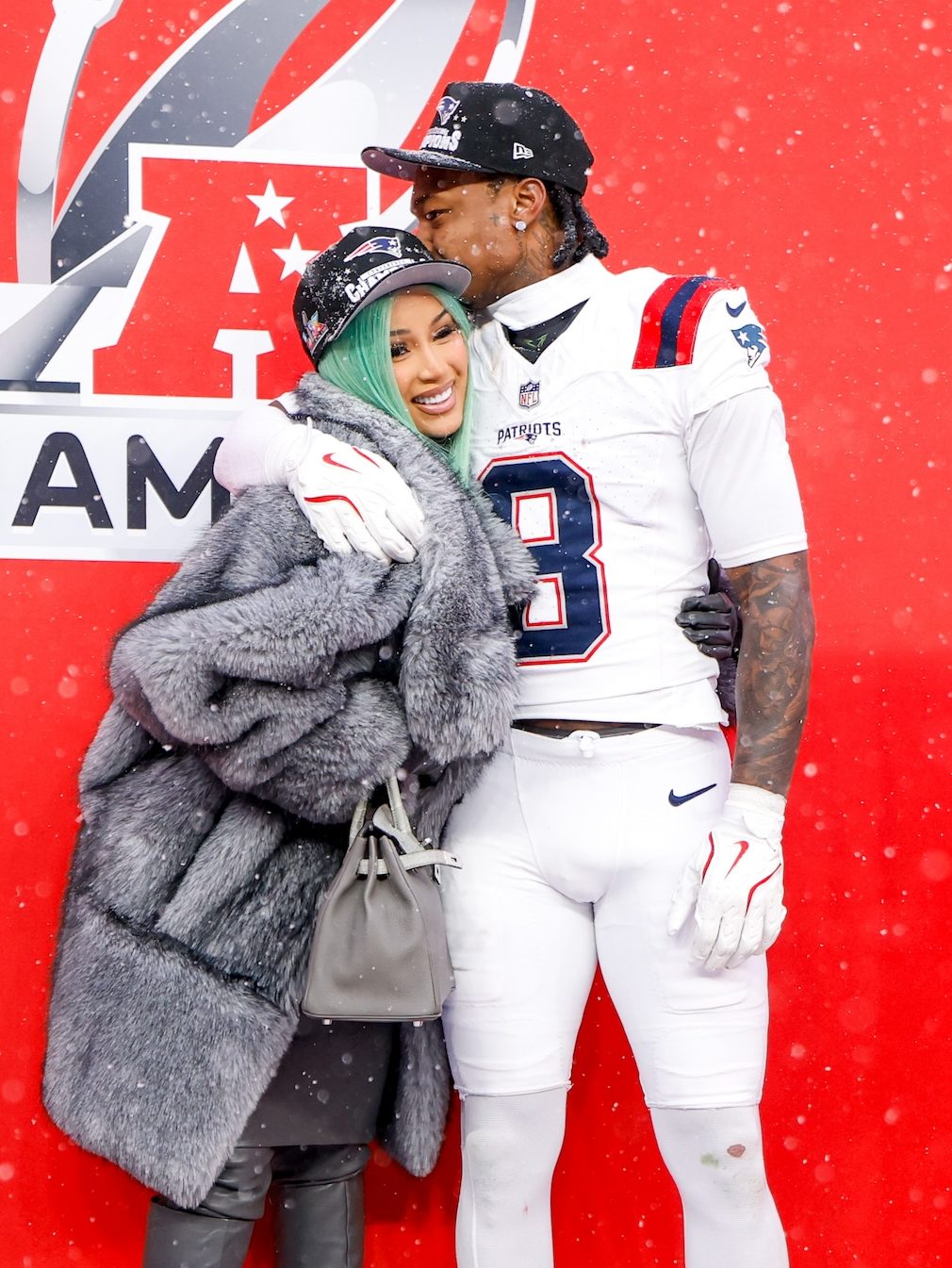 Cardi B - Cardi B and Stefon Diggs have explosive argument outside coffee shop 3 days afte
