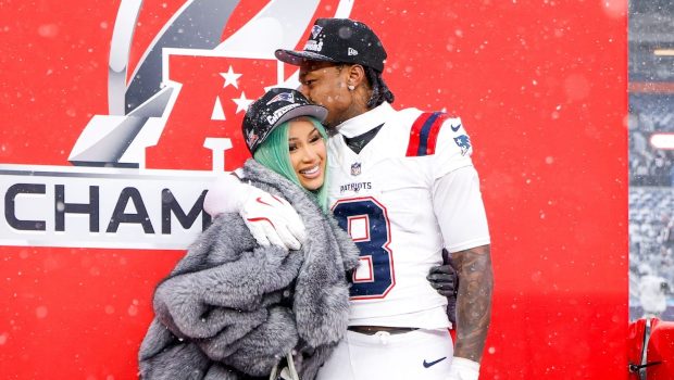 Cardi B - Cardi B and Stefon Diggs have explosive argument outside coffee shop 3 days afte