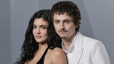 Kylie Jenner - Kylie Jenner thirsts over boyfriend Timothée Chalamet in flirty comment on Page