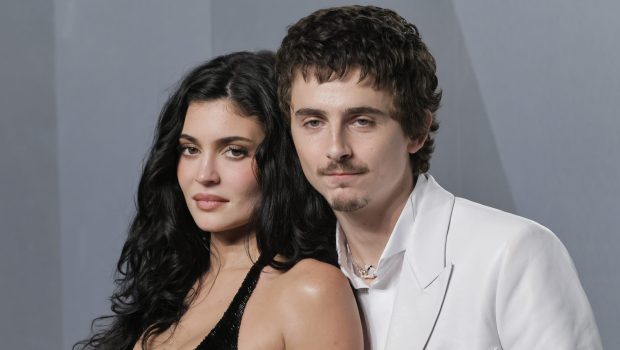 Kylie Jenner - Kylie Jenner thirsts over boyfriend Timothée Chalamet in flirty comment on Page